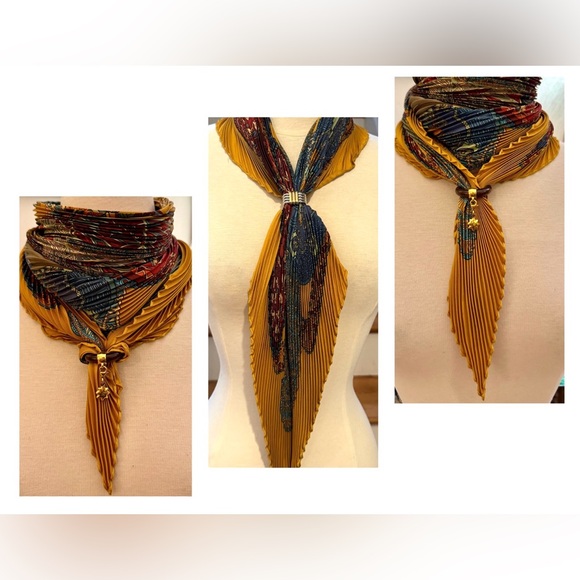 HERMÈS Art des Steppes Silk Twill Plissé - Picture 3 of 5